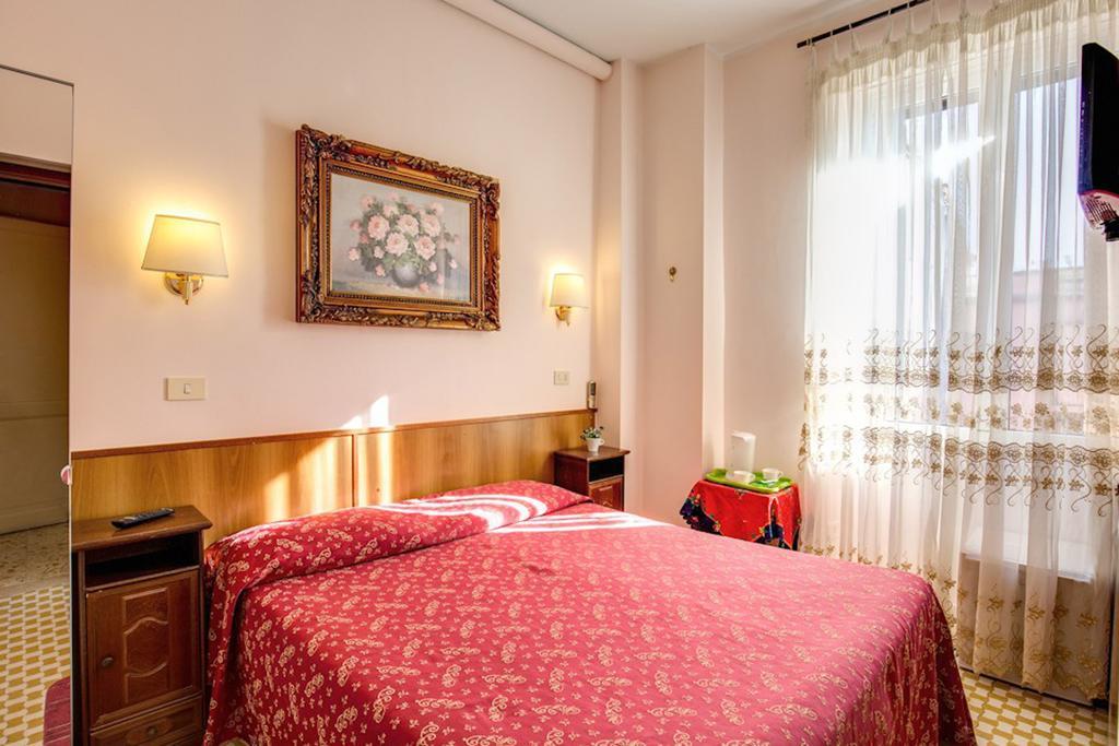 Giovy Couette-café Rome